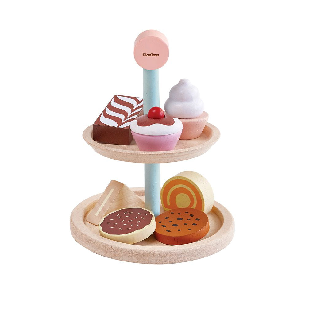 PlanToys Bakery Stand Set wooden toy ของเล่นไม้แปลนทอยส์ ชุดชั้นวางขนม ประเภทชุดครัว สำหรับอายุ 2 ปีขึ้นไป