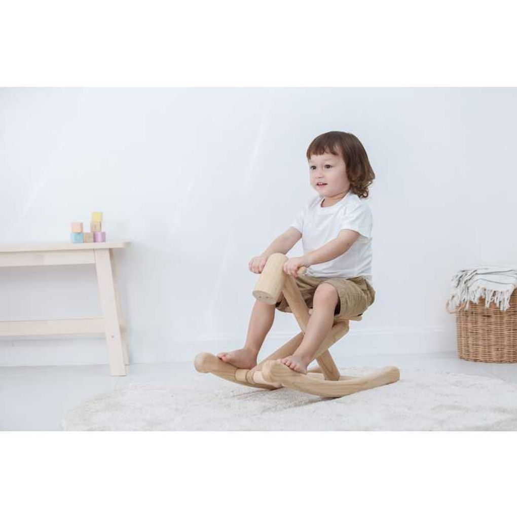 Kid playing PlanToys Foldable Rocking Horse เด็กกำลังเล่นม้าโยกพับได้แปลนทอยส์