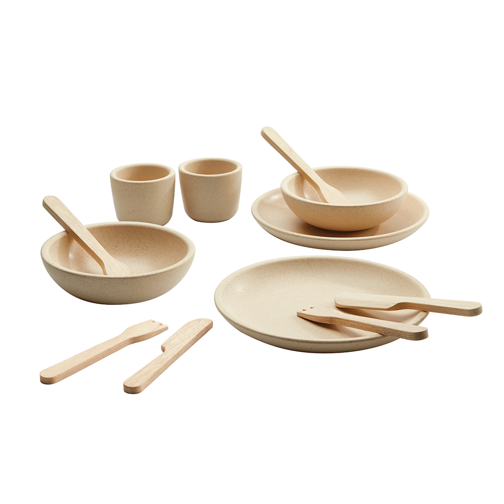 PlanToys natural Tableware Set wooden toy ของเล่นไม้แปลนทอยส์ ชุดจานชาม ประเภทชุดครัว สำหรับอายุ 2 ปีขึ้นไป