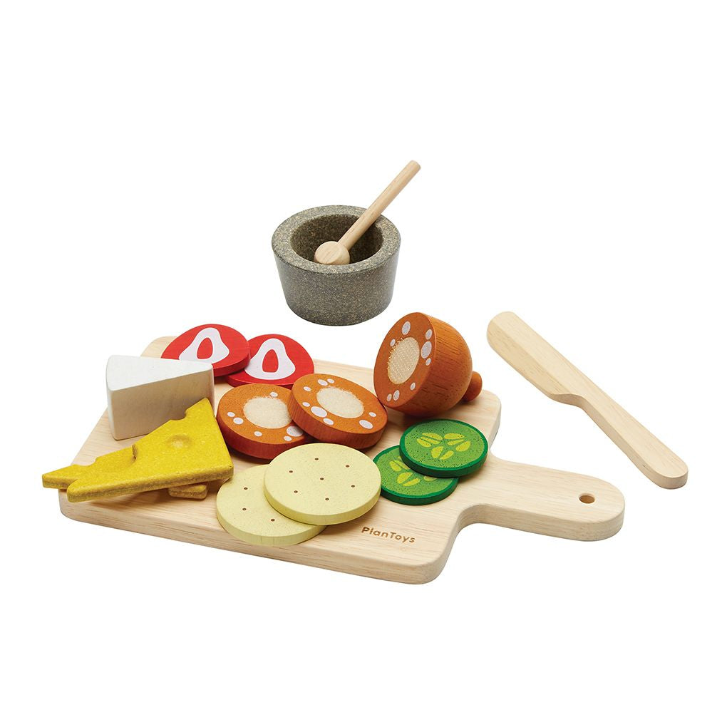 PlanToys Cheese & Charcuterie Board wooden toy ของเล่นไม้แปลนทอยส์ ชีสแอนด์ชาร์คูเตอรีบอร์ด ประเภทชุดครัว สำหรับอายุ 2 ปีขึ้นไป