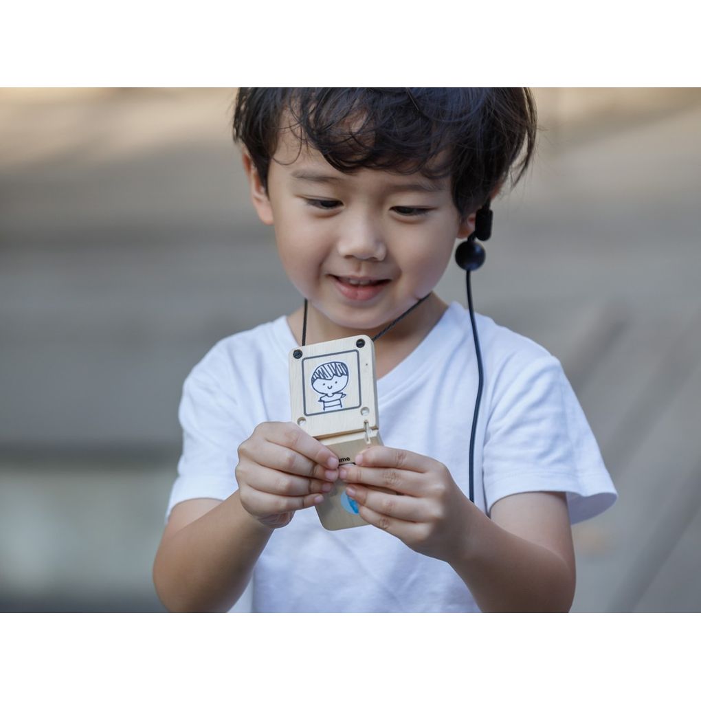 Kid playing PlanToys Secret Agent Play Set เด็กกำลังเล่นชุดสายลับแปลนทอยส์