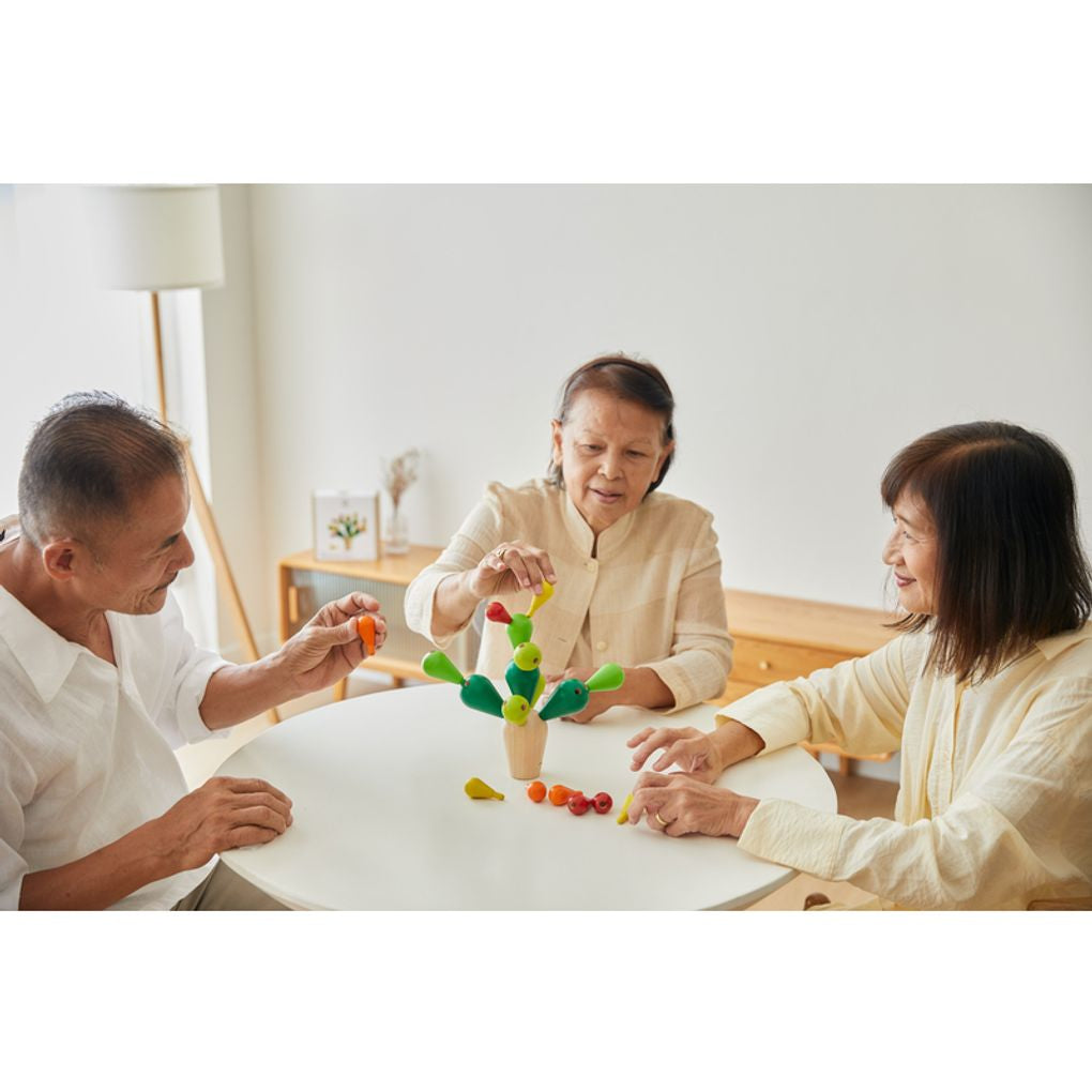 Elderly playing PlanToys Balancing Cactus ผู้สูงอายุกำลังเล่นเกมกระบองเพชรแปลนทอยส์