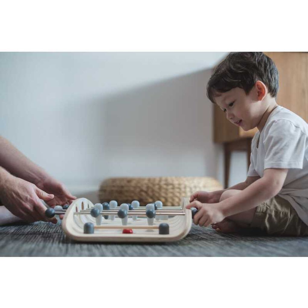 Kid playing PlanToys Soccer เด็กกำลังเล่นเกมฟุตบอลแปลนทอยส์