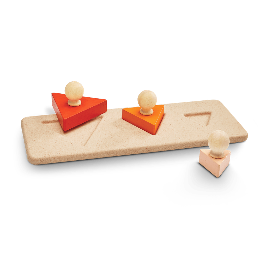 PlanToys Triangle Matching Puzzle wooden toy ของเล่นไม้แปลนทอยส์ จิ๊กซอว์หมุดไม้รูปสามเหลี่ยม ของเล่นฝึกทักษะ สำหรับอายุ 12 เดือนขึ้นไป