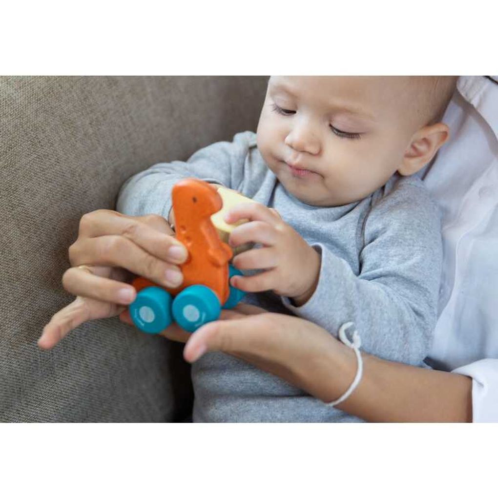 Kid playing PlanToys Dino Car - Rex เด็กกำลังเล่นรถไดโนเสาร์ REXแปลนทอยส์