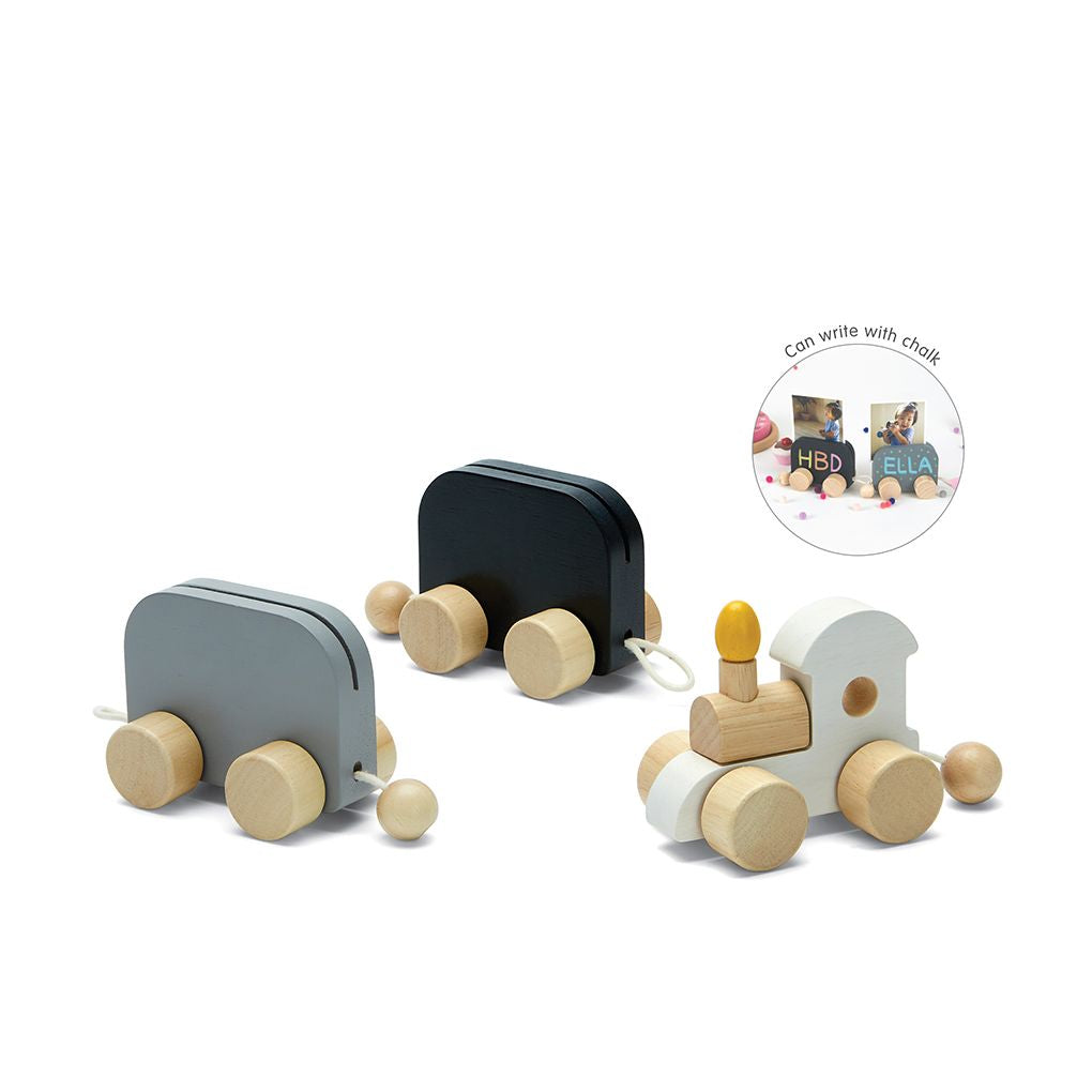 PlanToys Celebration Train wooden toy ของเล่นไม้แปลนทอยส์ รถไฟเฉลิมฉลอง ประเภทของเล่นชวนเคลื่อนไหว สำหรับอายุ 12 เดือนขึ้นไป