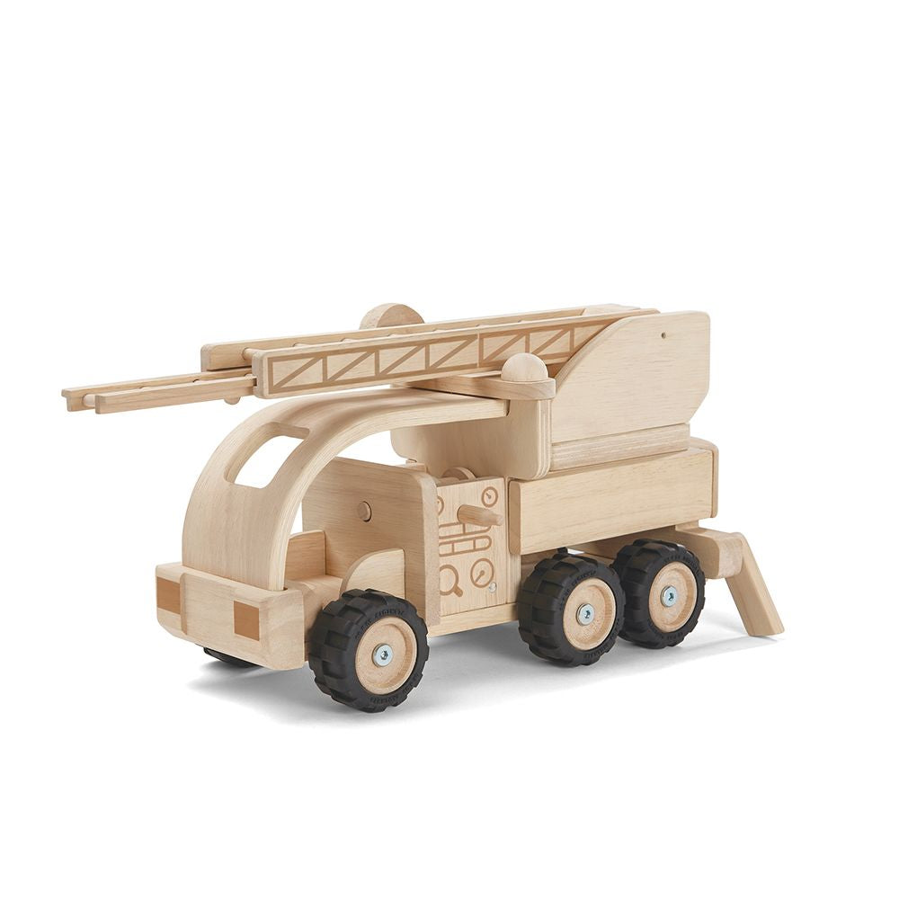 PlanToys natural Fire Truck wooden toy ของเล่นไม้แปลนทอยส์ รถดับเพลิง ประเภทของเล่นชวนเคลื่อนไหว สำหรับอายุ 3 ปีขึ้นไป