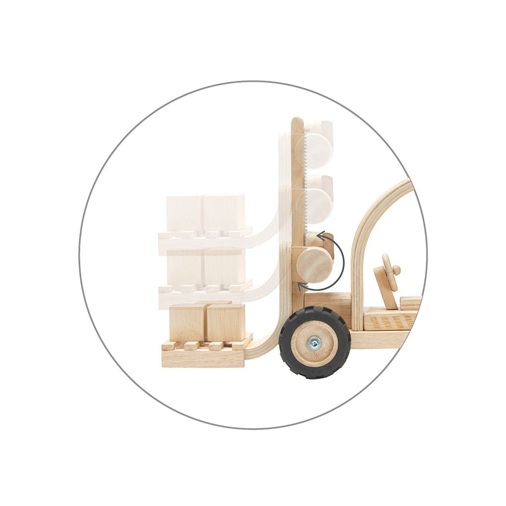 PlanToys natural Forklift wooden toy ของเล่นไม้แปลนทอยส์ รถยกของ ประเภทของเล่นชวนเคลื่อนไหว สำหรับอายุ 3 ปีขึ้นไป