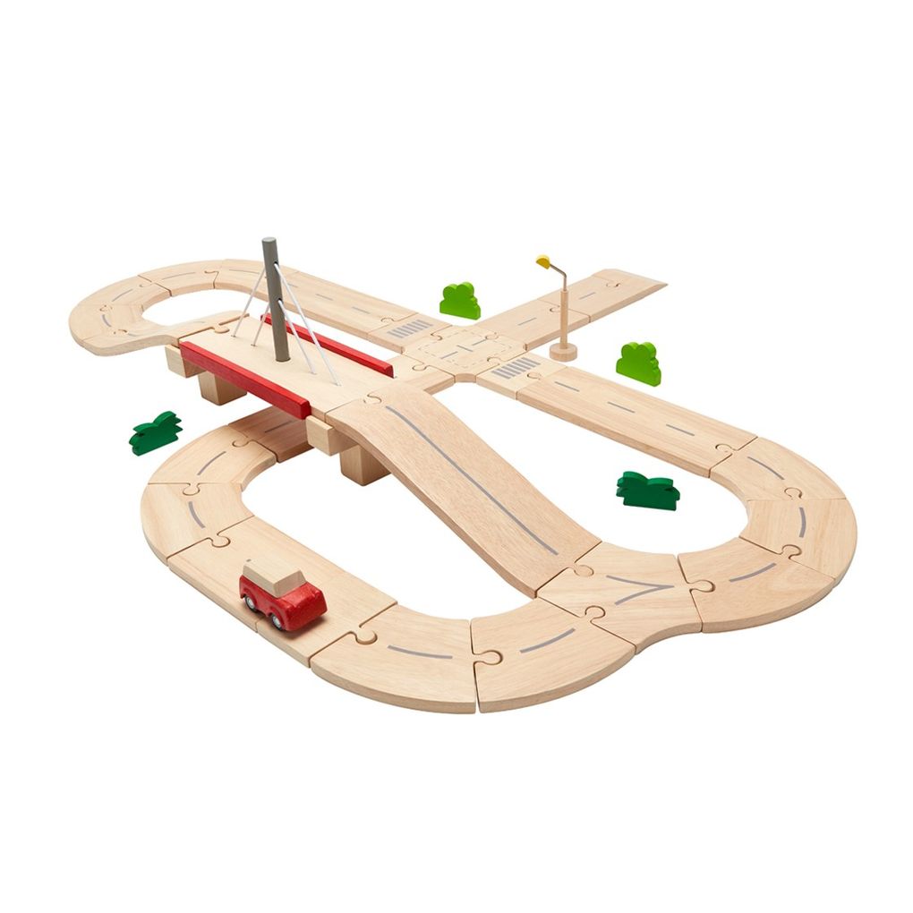 PlanToys Road System wooden toy ของเล่นไม้แปลนทอยส์ ชุดระบบถนน ประเภทบทบาทสมมุติ สำหรับอายุ 3 ปีขึ้นไป