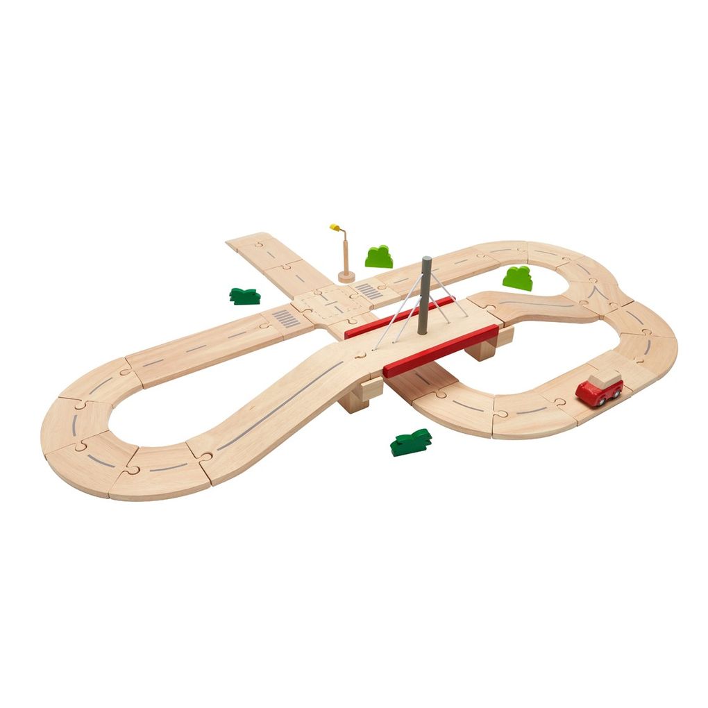 PlanToys Road System wooden toy ของเล่นไม้แปลนทอยส์ ชุดระบบถนน ประเภทบทบาทสมมุติ สำหรับอายุ 3 ปีขึ้นไป