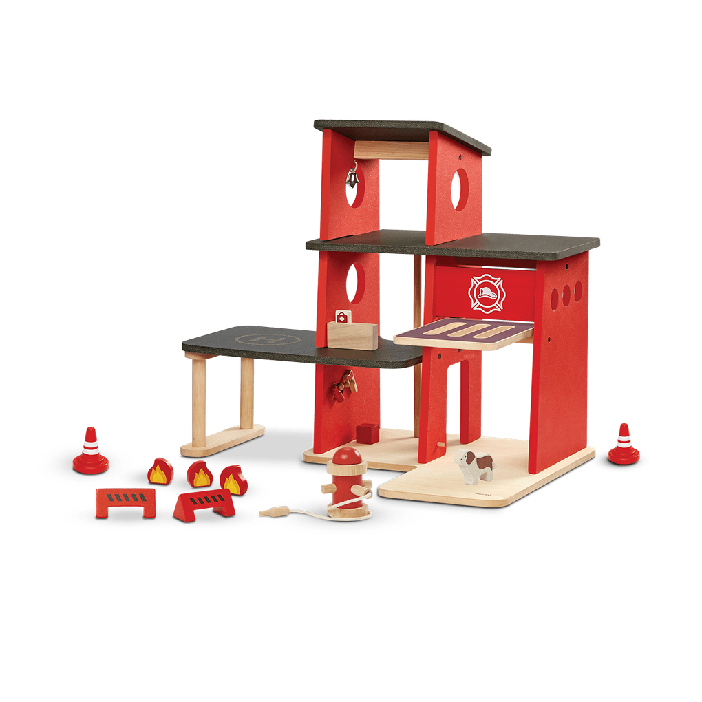 PlanToys Fire Station wooden toy ของเล่นไม้แปลนทอยส์ สถานีดับเพลิง ประเภทบทบาทสมมุติ สำหรับอายุ 3 ปีขึ้นไป