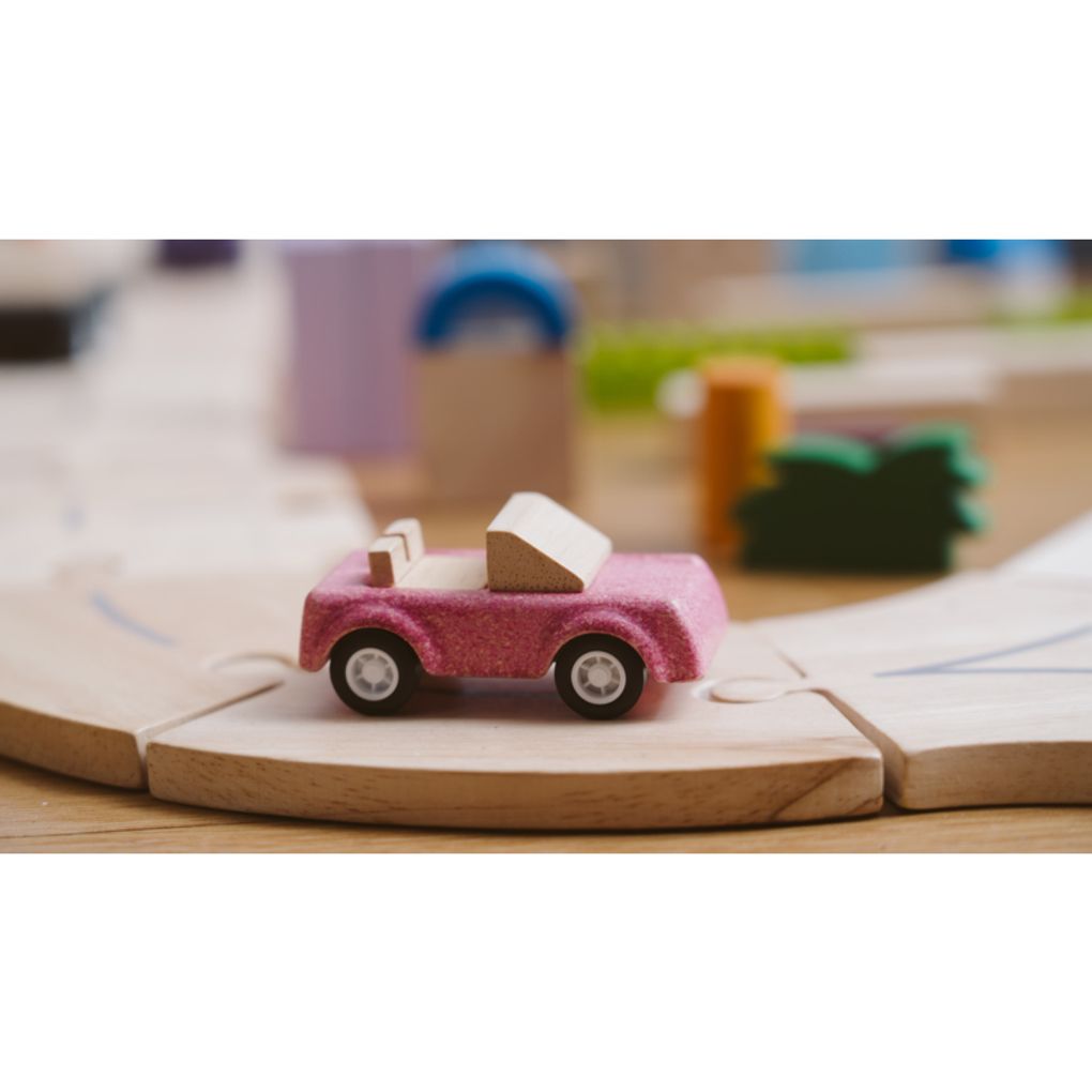 PlanToys Pink Sports Car wooden toy ของเล่นไม้แปลนทอยส์ รถสปอร์ตสีชมพู ประเภทบทบาทสมมุติ สำหรับอายุ 3 ปีขึ้นไป