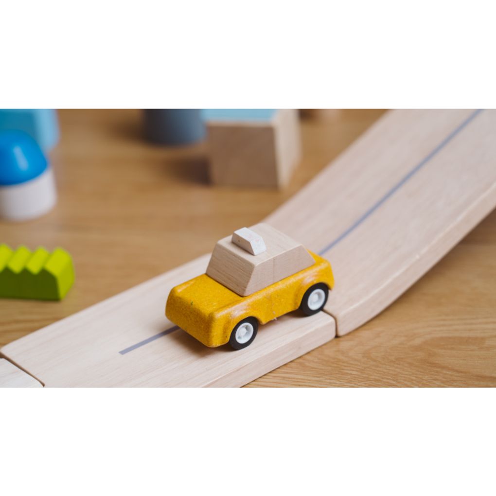 PlanToys Yellow Taxicab wooden toy ของเล่นไม้แปลนทอยส์ รถแท็กซี่สีเหลือง ประเภทบทบาทสมมุติ สำหรับอายุ 3 ปีขึ้นไป