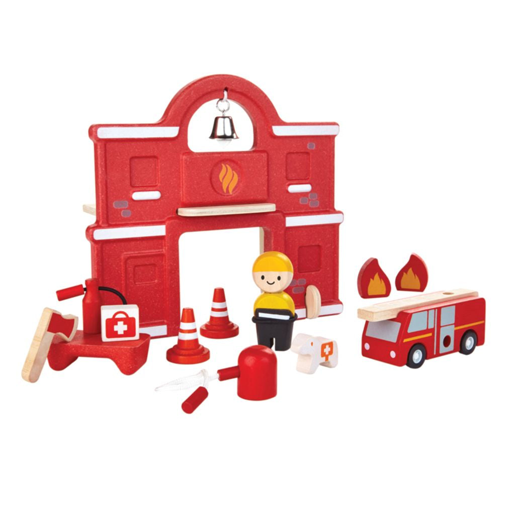 PlanToys Fire Station wooden toy ของเล่นไม้แปลนทอยส์ สถานีดับเพลิง ประเภทบทบาทสมมุติ สำหรับอายุ 3 ปีขึ้นไป