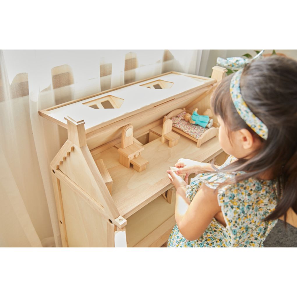 PlanToys natural Victorian Dollhouse wooden toy ของเล่นไม้แปลนทอยส์ บ้านวิคตอเรี่ยน ประเภทบ้านตุ๊กตา สำหรับอายุ 3 ปีขึ้นไป