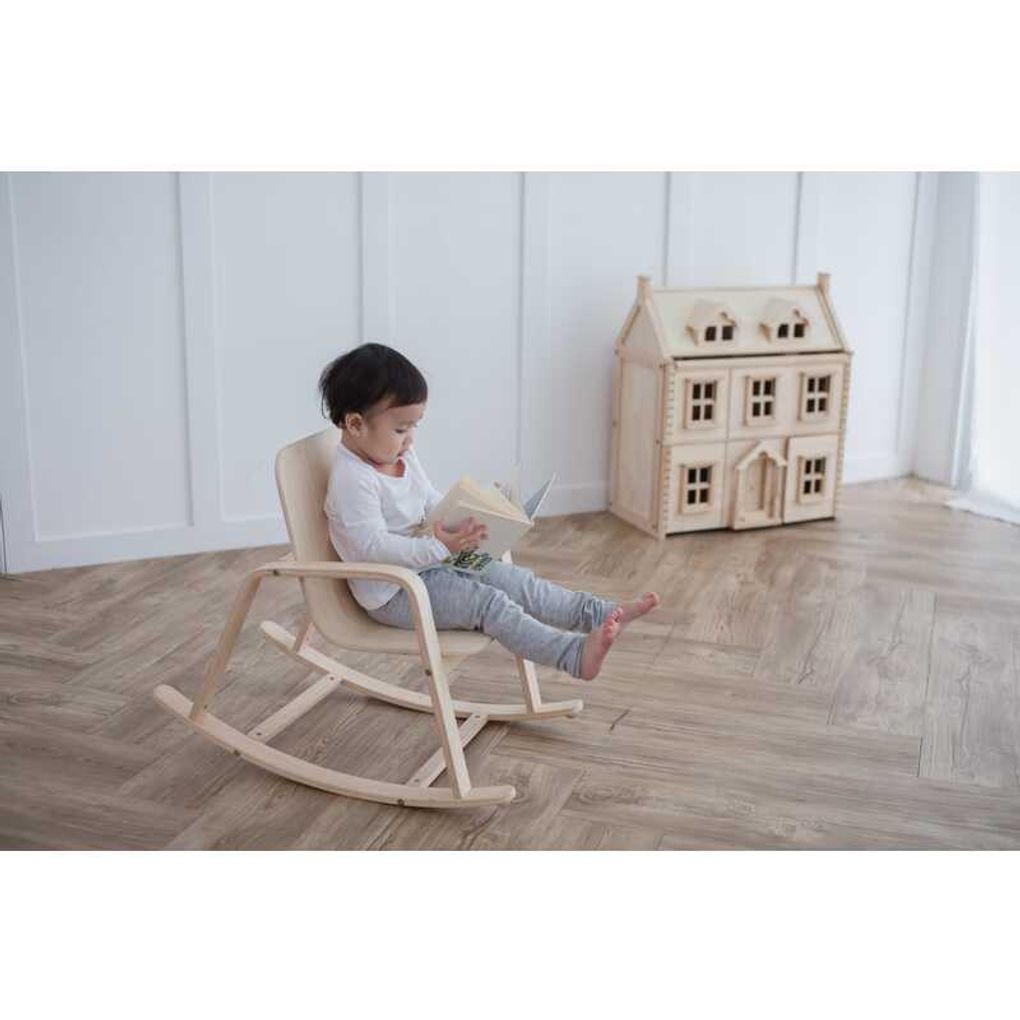 Kid using PlanToys Rocking Chair เด็กกำลังใช้เก้าอี้โยกแปลนทอยส์