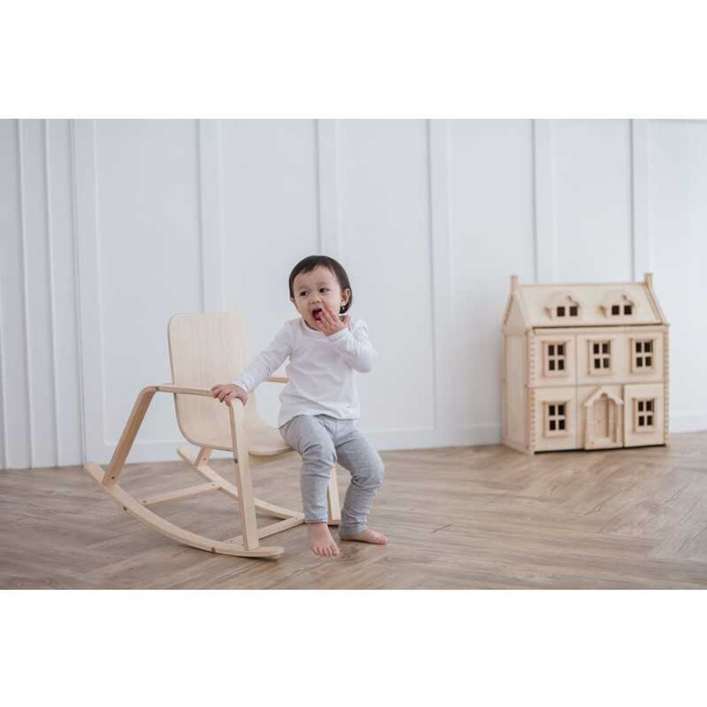 Kid using PlanToys Rocking Chair เด็กกำลังใช้เก้าอี้โยกแปลนทอยส์