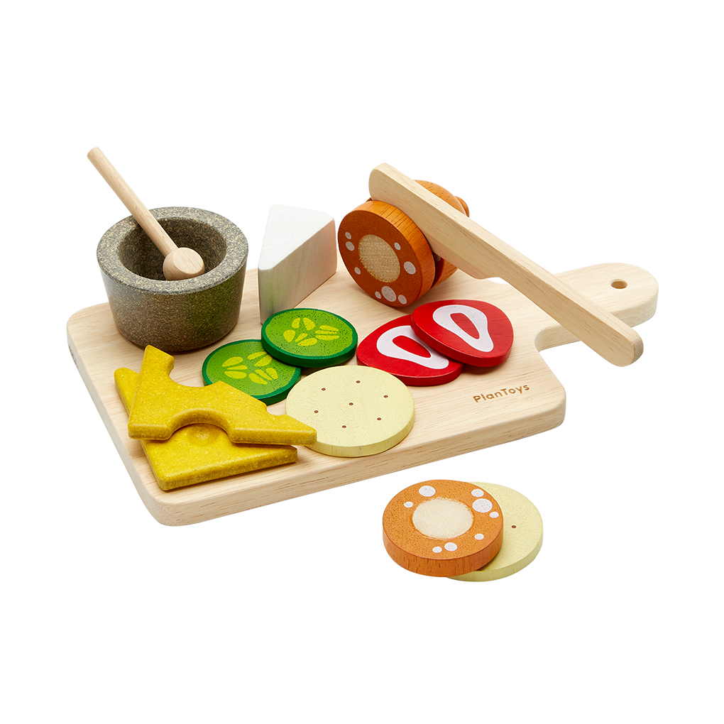 PlanToys Cheese & Charcuterie Board wooden toy ของเล่นไม้แปลนทอยส์ ชีสแอนด์ชาร์คูเตอรีบอร์ด ประเภทชุดครัว สำหรับอายุ 2 ปีขึ้นไป