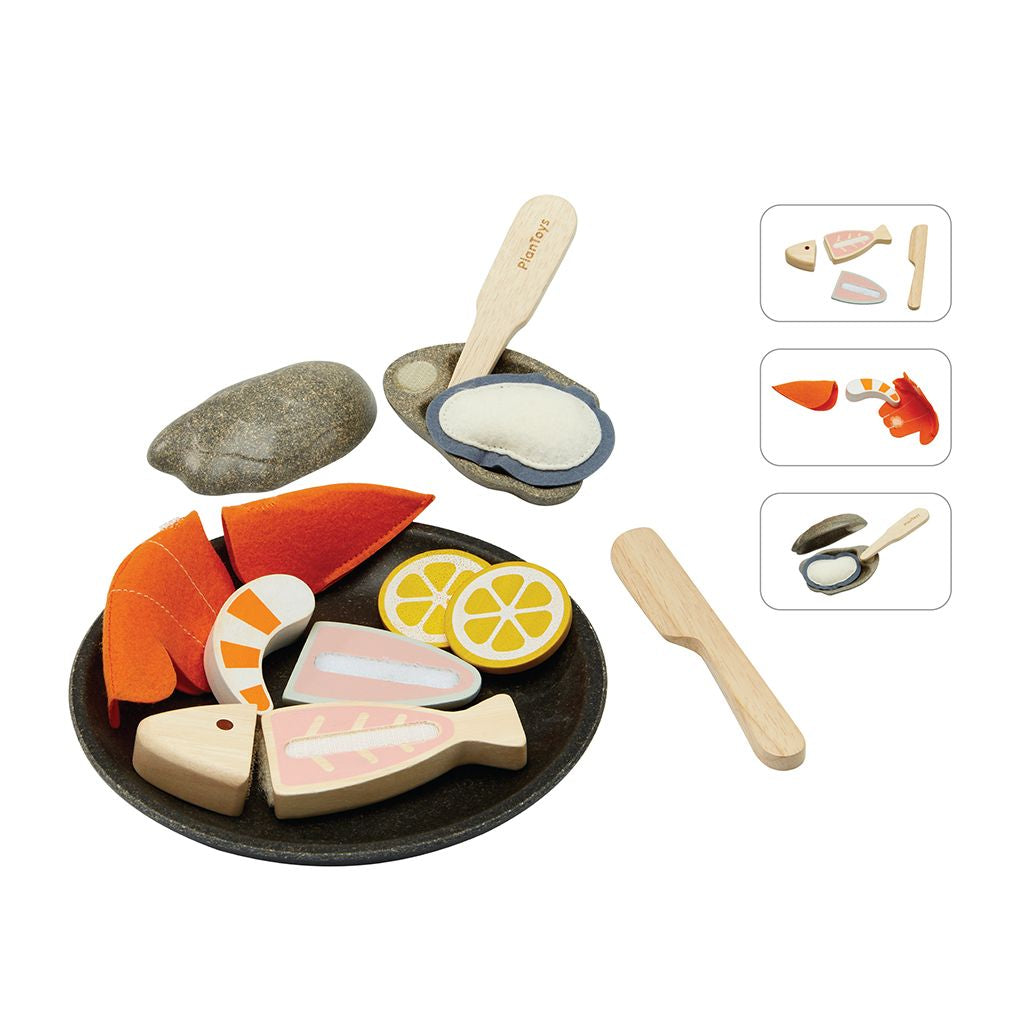 PlanToys Seafood Platter wooden toy ของเล่นไม้แปลนทอยส์ ชุดอาหารทะเล ประเภทชุดครัว สำหรับอายุ 2 ปีขึ้นไป