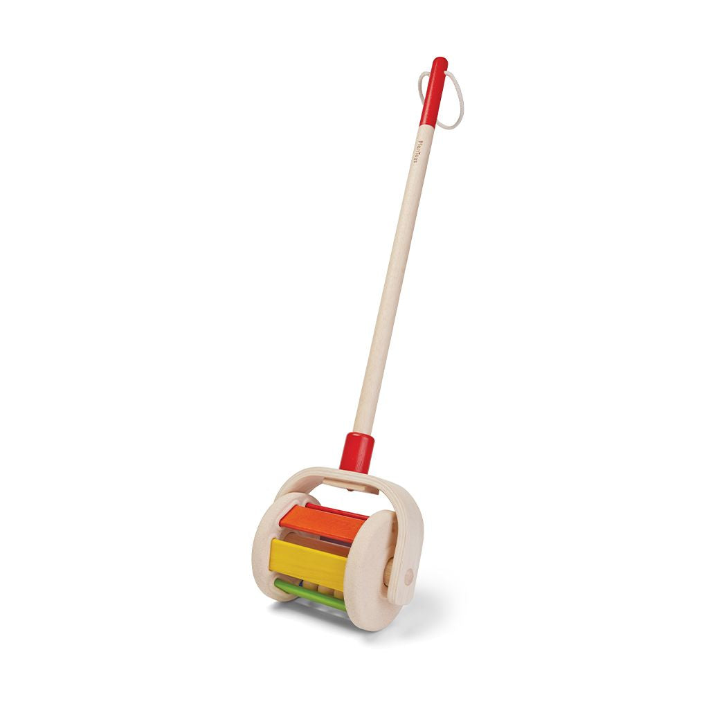 PlanToys Walk N Roll wooden toy ของเล่นไม้แปลนทอยส์ วงล้อพาเพลิน ประเภทผลักและลากจูง สำหรับอายุ 12 เดือนขึ้นไป
