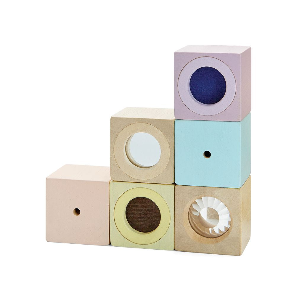 PlanToys pastel Sensory Blocks wooden toy ของเล่นไม้แปลนทอยส์ บล็อกไม้เสริมประสาทสัมผัส ประเภทของเล่นเด็กอ่อน สำหรับอายุ 12 เดือนขึ้นไป