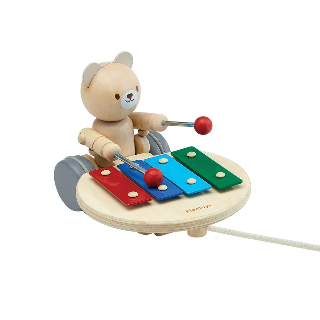 PlanToys Pull Along Musical Bear wooden toy ของเล่นไม้แปลนทอยส์ หมีน้อยนักดนตรีลากจูง ประเภทผลักและลากจูง สำหรับอายุ 12 เดือนขึ้นไป