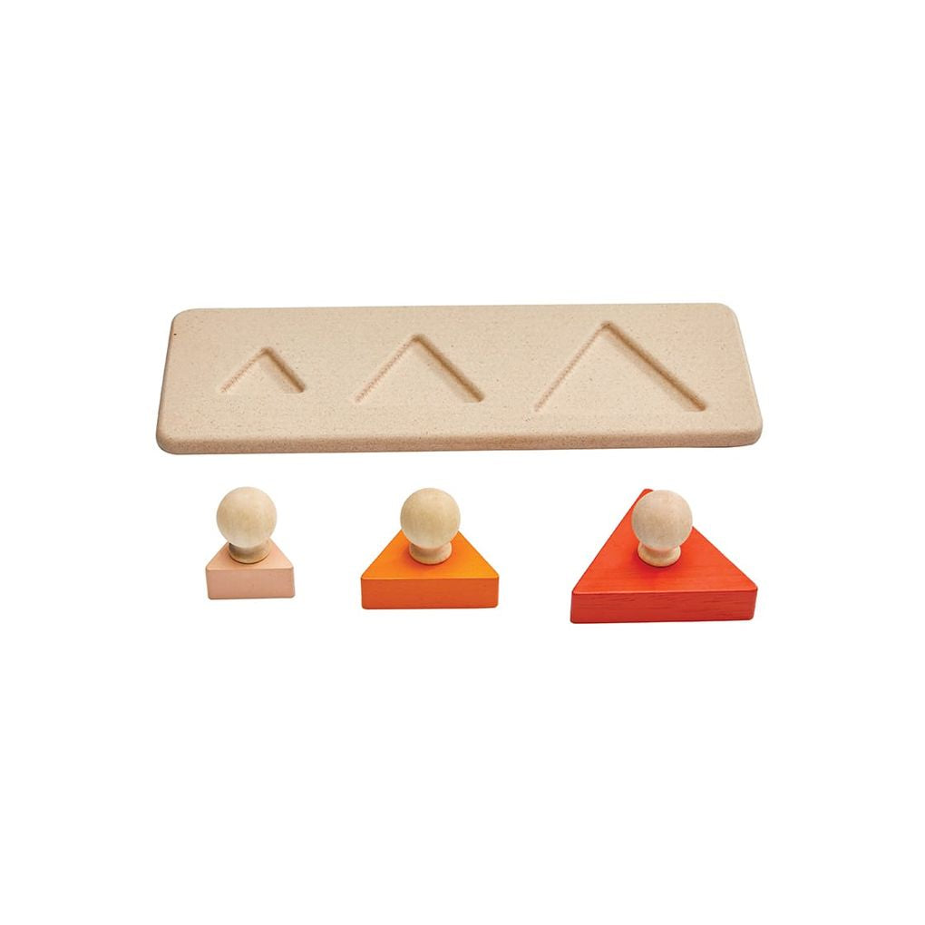 PlanToys Triangle Matching Puzzle wooden toy ของเล่นไม้แปลนทอยส์ จิ๊กซอว์หมุดไม้รูปสามเหลี่ยม ของเล่นฝึกทักษะ สำหรับอายุ 12 เดือนขึ้นไป