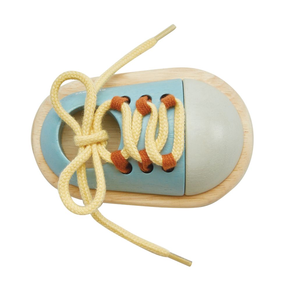 PlanToys orchard Tie Up Shoe wooden toy ของเล่นไม้แปลนทอยส์ รองเท้าผูกเชือก ของเล่นฝึกทักษะ สำหรับอายุ 3 ปีขึ้นไป
