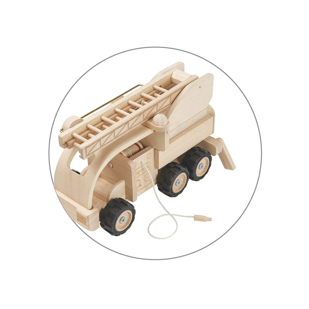PlanToys natural Fire Truck wooden toy ของเล่นไม้แปลนทอยส์ รถดับเพลิง ประเภทของเล่นชวนเคลื่อนไหว สำหรับอายุ 3 ปีขึ้นไป