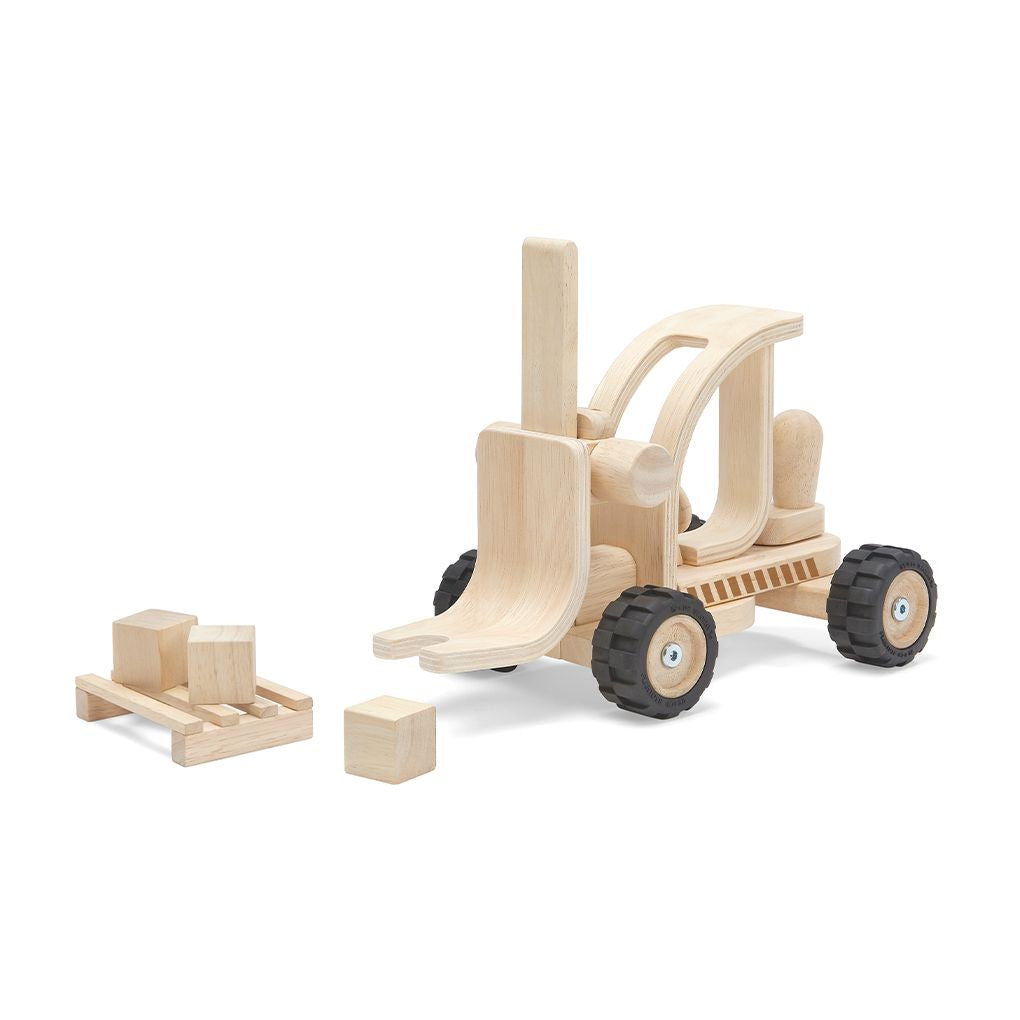 PlanToys natural Forklift wooden toy ของเล่นไม้แปลนทอยส์ รถยกของ ประเภทของเล่นชวนเคลื่อนไหว สำหรับอายุ 3 ปีขึ้นไป