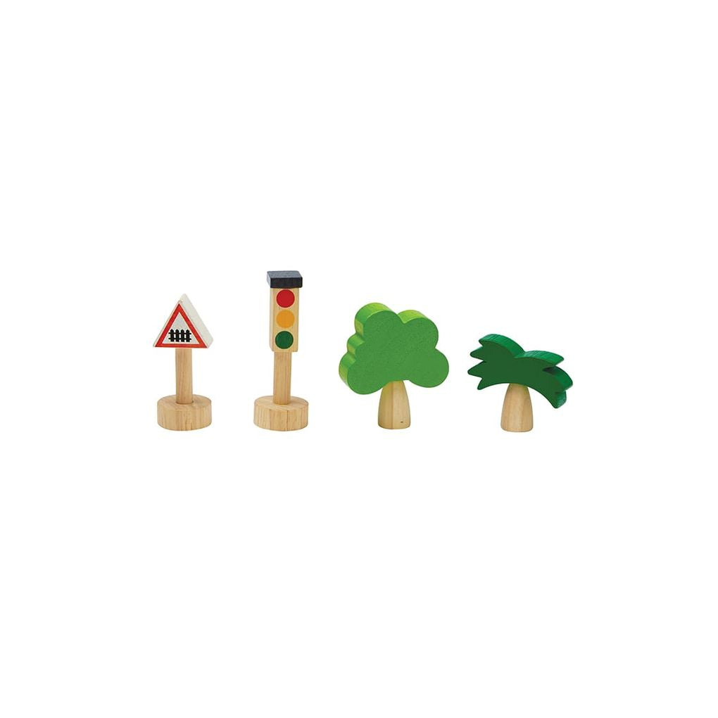 PlanToys Road & Rail-Starter Set wooden toy ของเล่นไม้แปลนทอยส์ ชุดถนนและรางรถไฟแบบเริ่มต้น ประเภทบทบาทสมมุติ สำหรับอายุ 3 ปีขึ้นไป