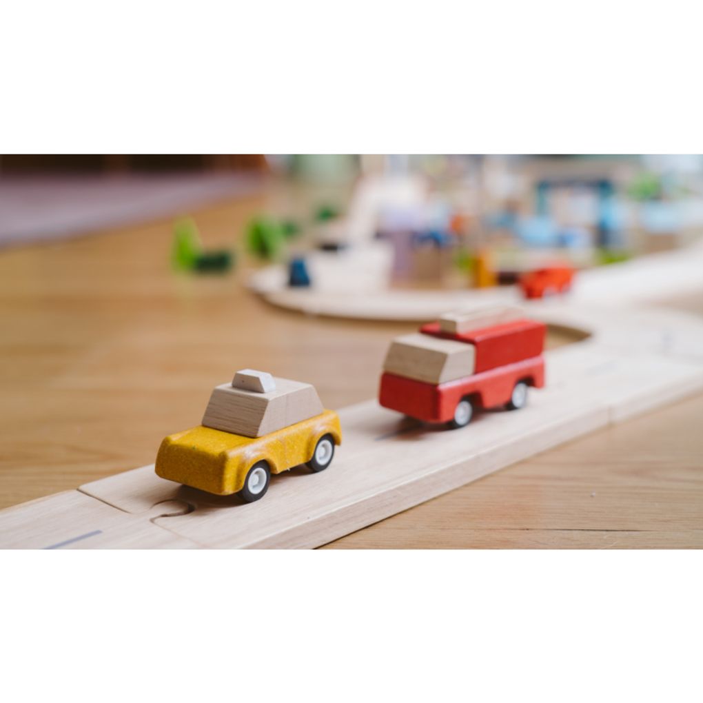PlanToys Yellow Taxicab and Fire Truck wooden toys ของเล่นไม้แปลนทอยส์ รถแท็กซี่สีเหลือง และ รถดับเพลิง ประเภทบทบาทสมมุติ สำหรับอายุ 3 ปีขึ้นไป