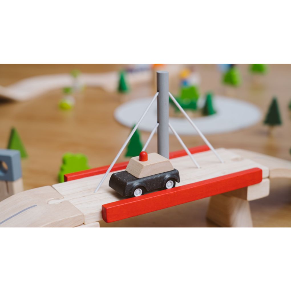 PlanToys Police Car wooden toy ของเล่นไม้แปลนทอยส์ รถตำรวจ ประเภทบทบาทสมมุติ สำหรับอายุ 3 ปีขึ้นไป