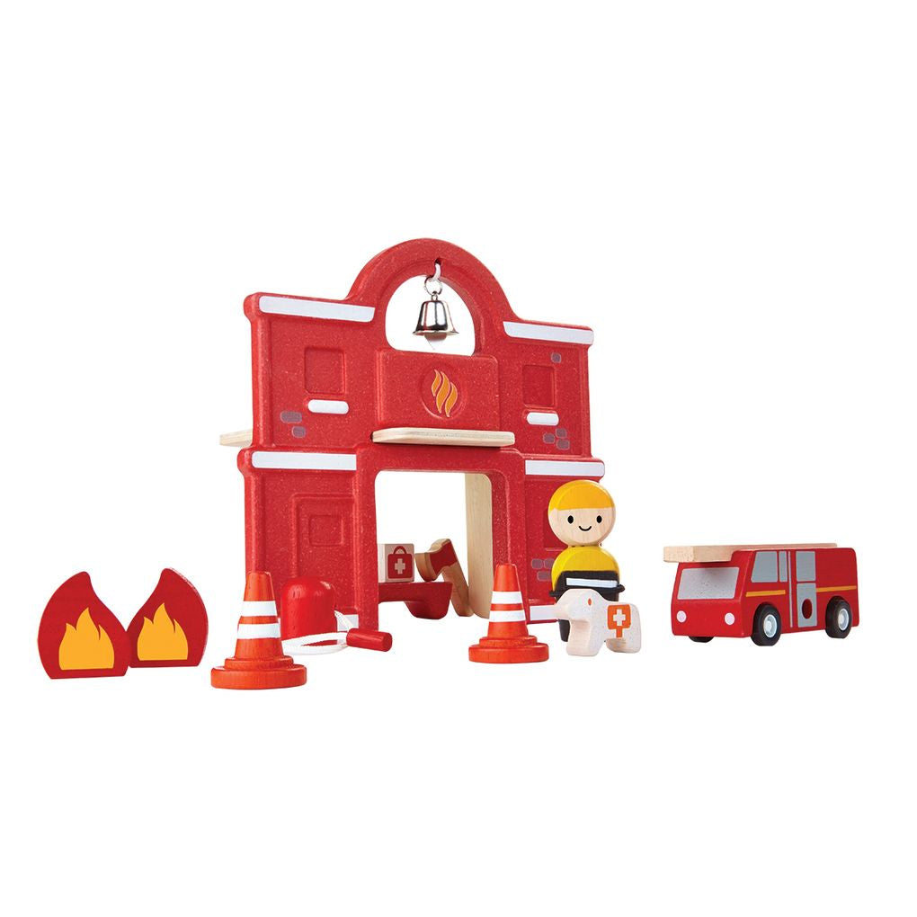 PlanToys Fire Station wooden toy ของเล่นไม้แปลนทอยส์ สถานีดับเพลิง ประเภทบทบาทสมมุติ สำหรับอายุ 3 ปีขึ้นไป