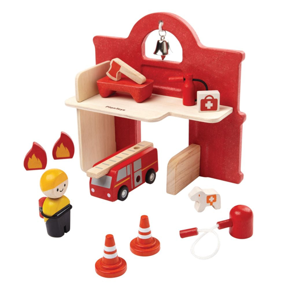 PlanToys Fire Station wooden toy ของเล่นไม้แปลนทอยส์ สถานีดับเพลิง ประเภทบทบาทสมมุติ สำหรับอายุ 3 ปีขึ้นไป